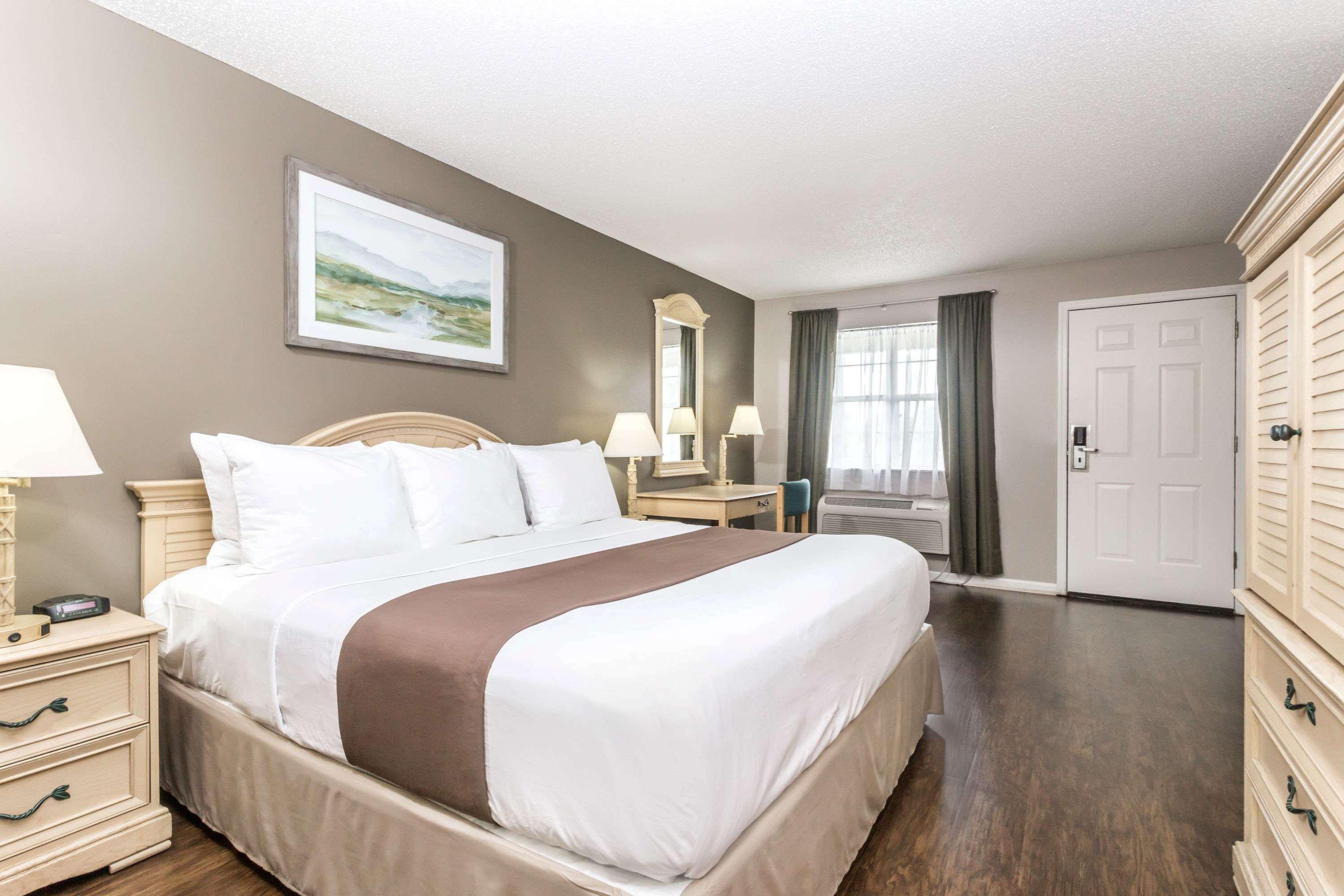 Hotel Super 8 By Wyndham Madison Extérieur photo