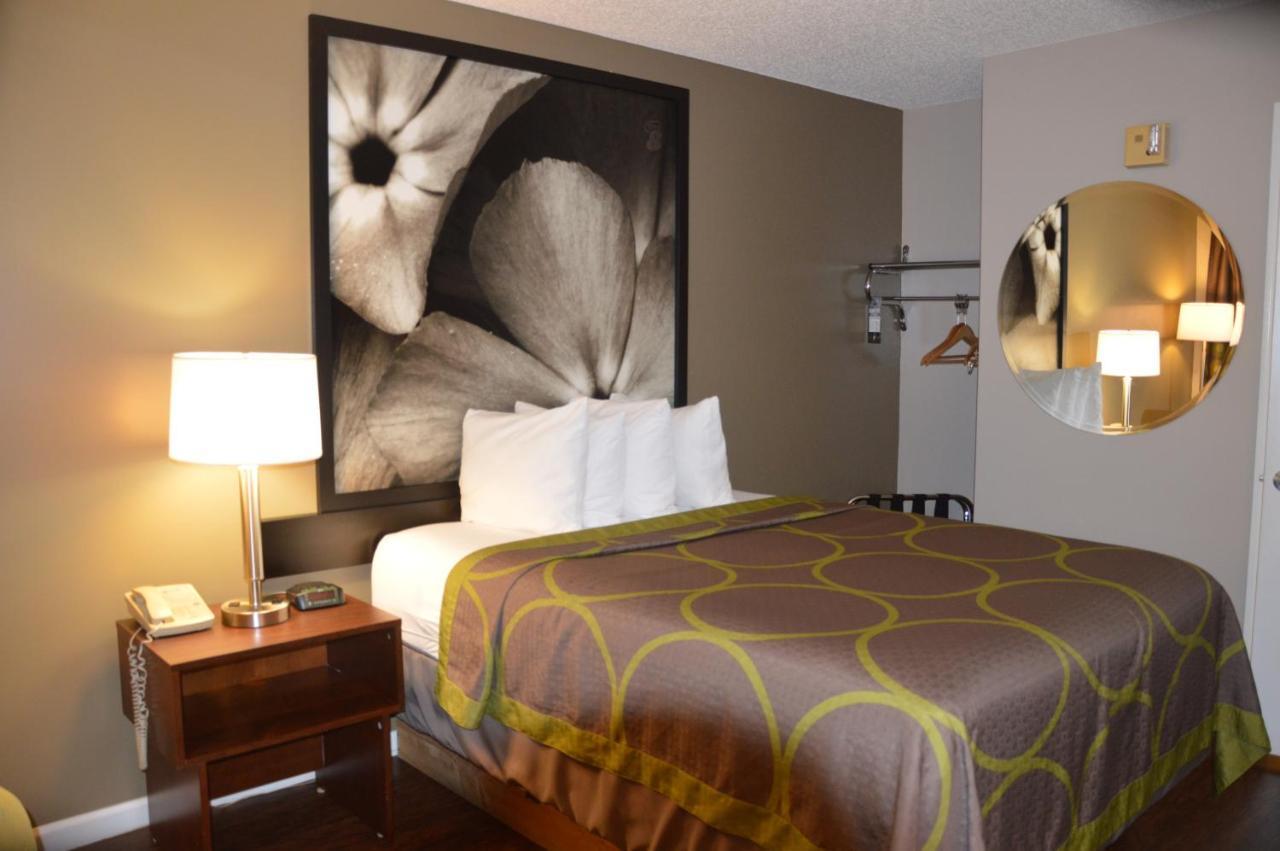 Hotel Super 8 By Wyndham Madison Extérieur photo